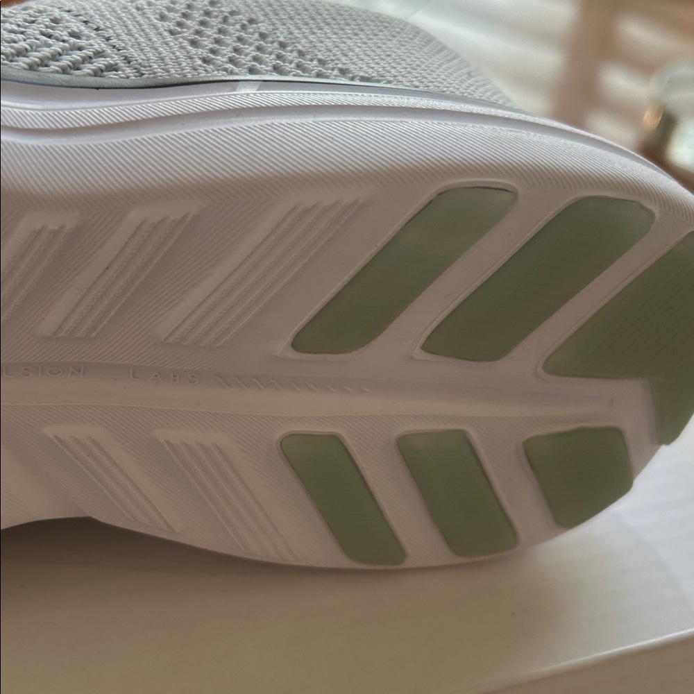 APL TechLoom Pro Women's 10.5/Men's 8 – NIB-Black/Heather Grey/White $180 Retail - Picture 4 of 6